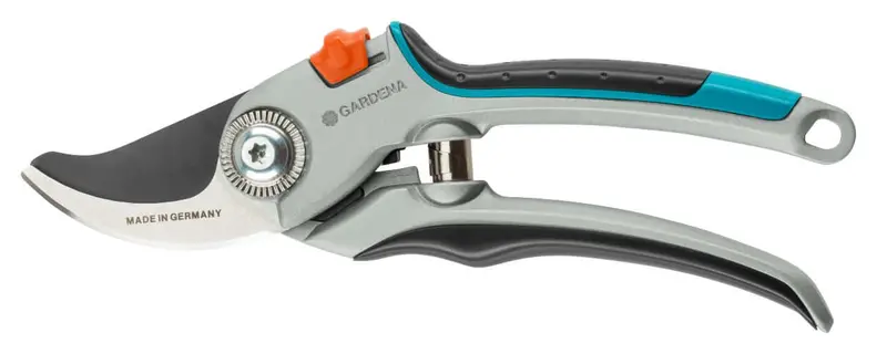 Gardena Large Aluminium Bypass Garden Secateurs 1