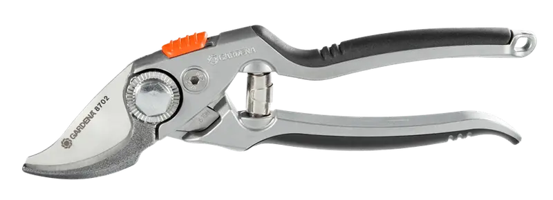 Gardena Premium Bypass Pruners For Precision Cutting 1