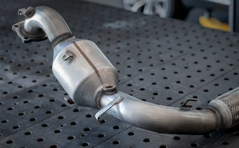 Magnaflow 5531447 Direct-Fit Catalytic Converter – Compatible With 2006–2010 Subaru Forester 1